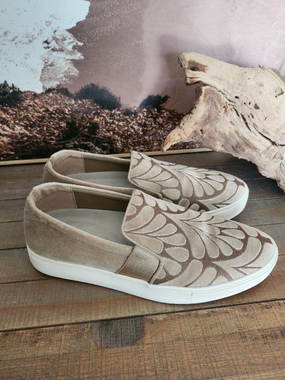 BIRDIES The Swift Velvet Sneaker Taupe Embroidery 9.5